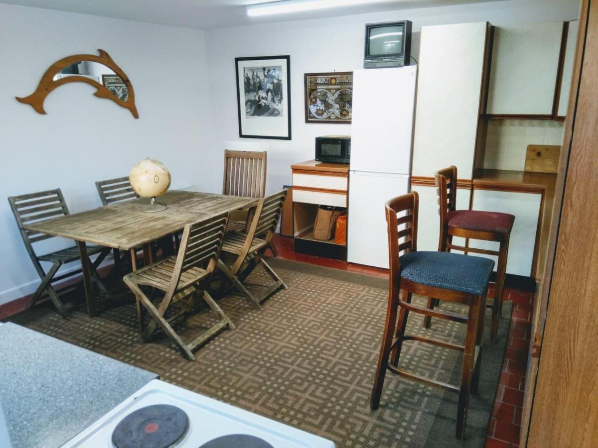 Dolphins Backpackers Hostel Tintagel Exterior photo